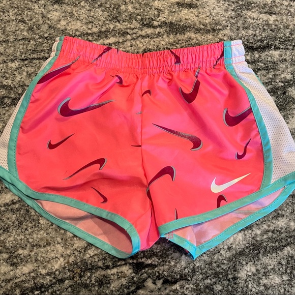 Girls Nike shorts - Picture 1 of 4
